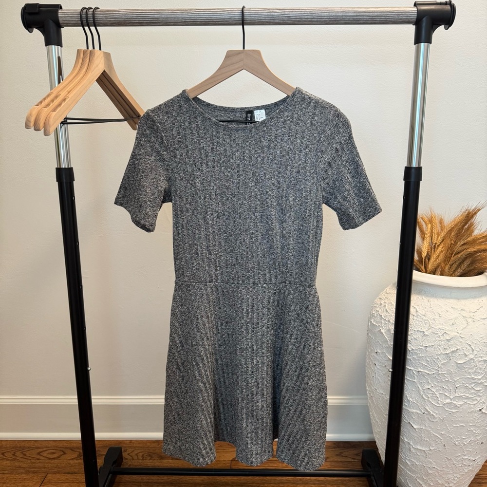 H&M Gray Short Sleeve Dress